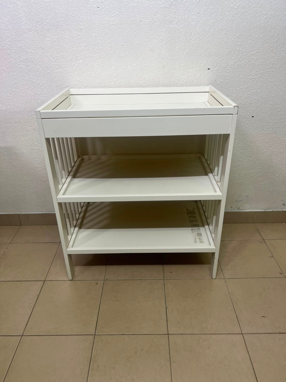 White Wooden Baby Changing Table with 2-Tier Open Storage Shelves – Nursery Organizer with Raised Safety Rails & Slatted Sides