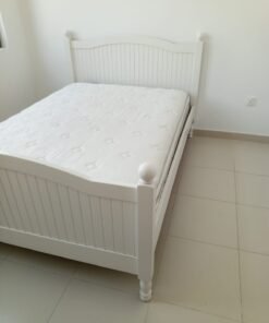 Classic White Wooden Bed Frame with Quilted Mattress – Elegant Paneled Headboard & Footboard with Finial Posts - Image 2