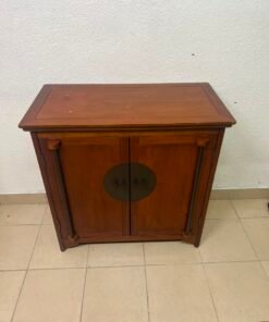 Vintage Style Solid Wood 2-Door Storage Cabinet – Brown Sideboard with Oval Metal Plate & Turned Side Pegs