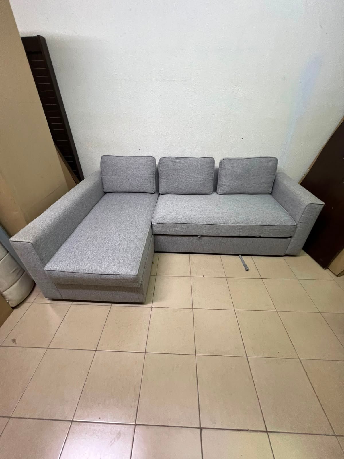 Modern Grey L-Shaped Sectional Sofa with Chaise Lounge – Spacious Fabric Couch for Apartments, Living Rooms & Studios