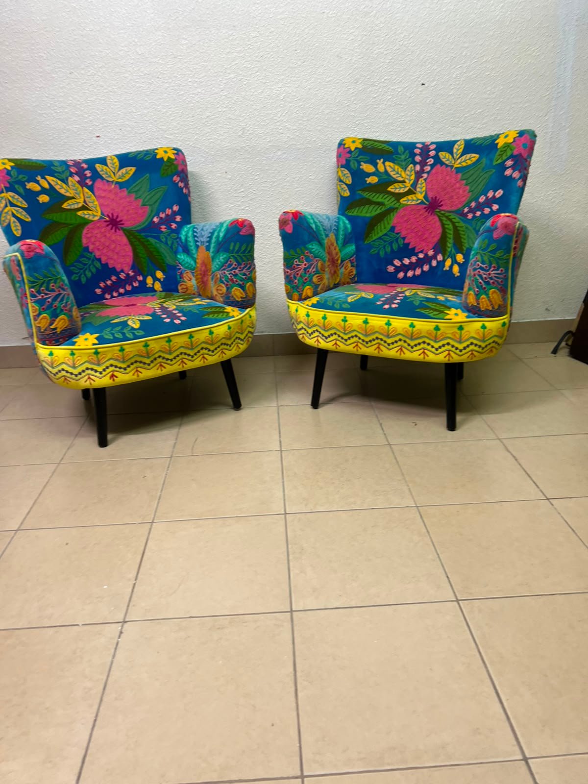 Set of 2 Boho Floral Embroidered Accent Chairs – Vibrant Teal & Yellow Armchairs with Black Tapered Legs - Image 4