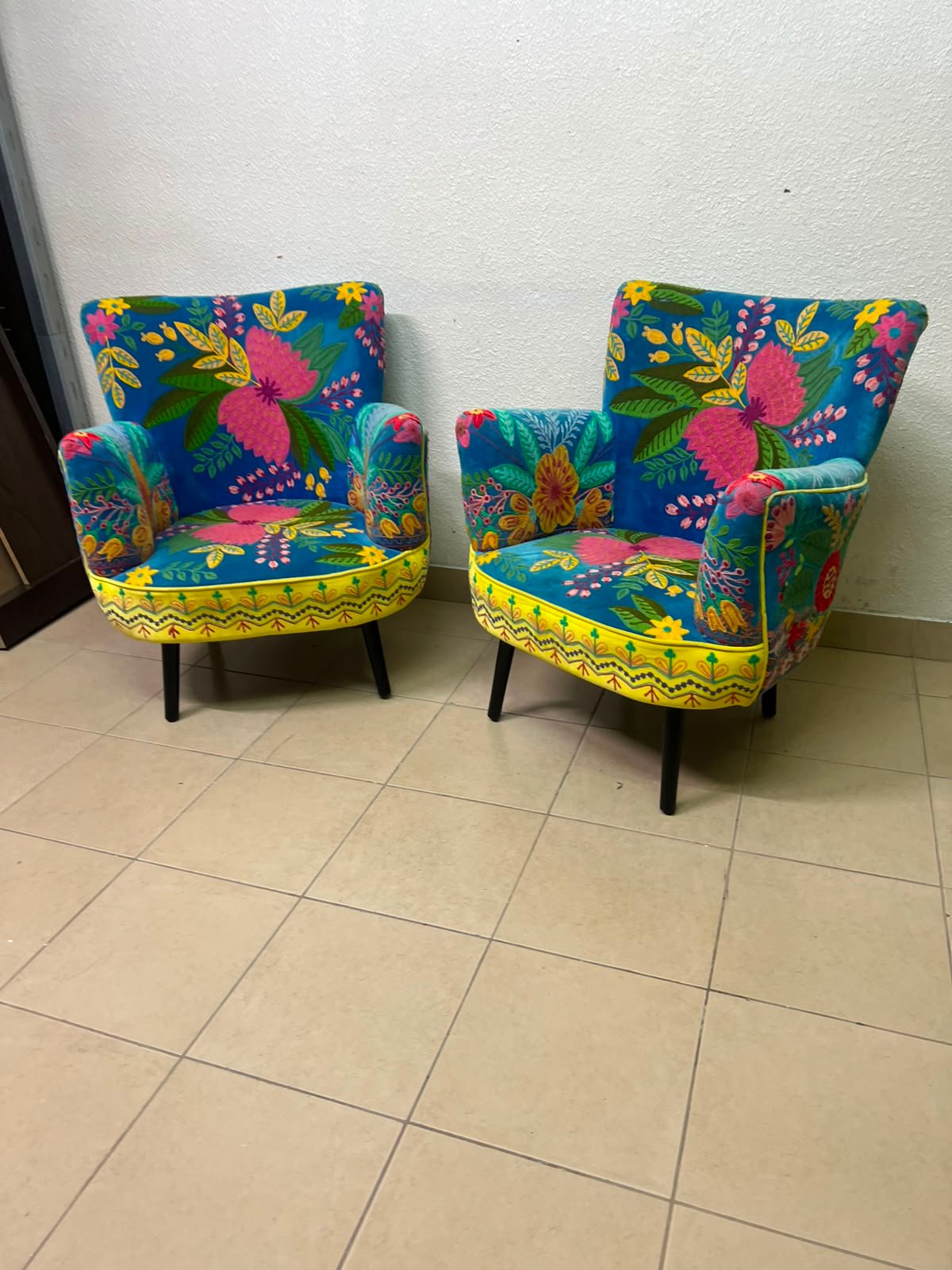 Set of 2 Boho Floral Embroidered Accent Chairs – Vibrant Teal & Yellow Armchairs with Black Tapered Legs - Image 7