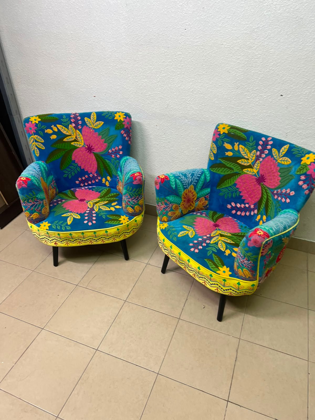 Set of 2 Boho Floral Embroidered Accent Chairs – Vibrant Teal & Yellow Armchairs with Black Tapered Legs - Image 9