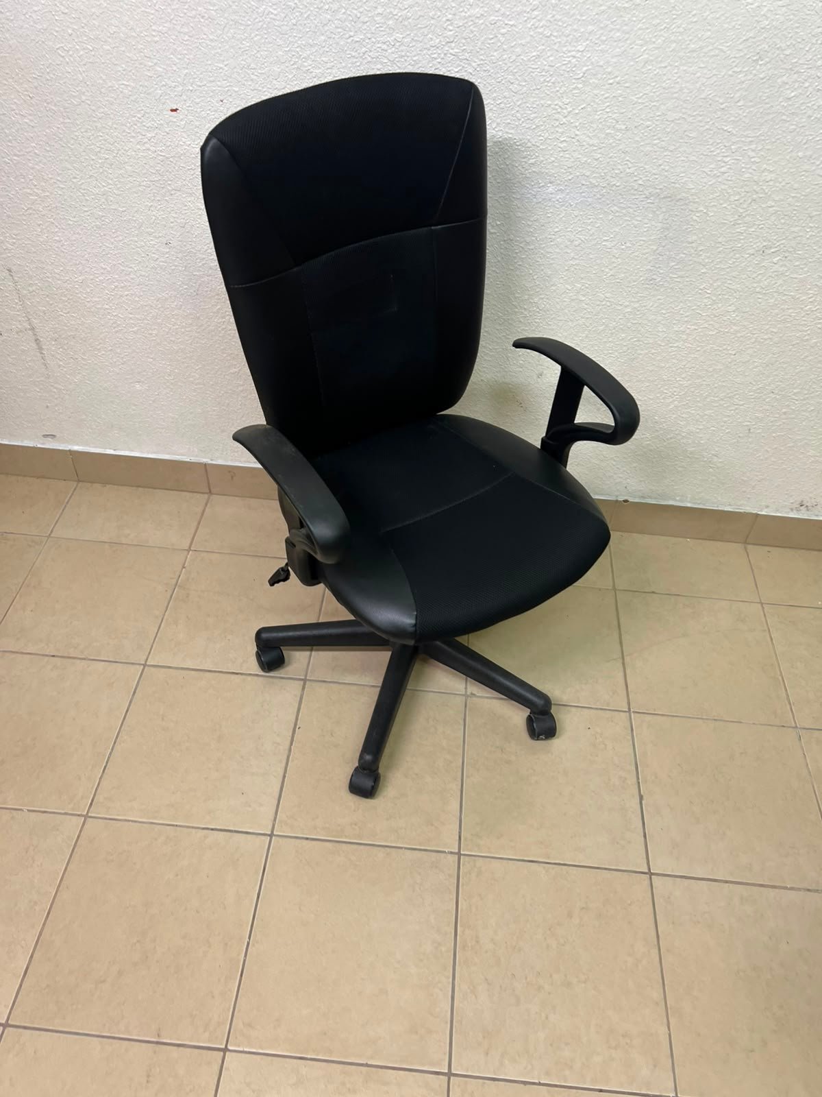Black Ergonomic Office Chair with Mesh & Faux Leather Upholstery – Breathable Swivel Task Chair with Fixed Armrest - Image 6