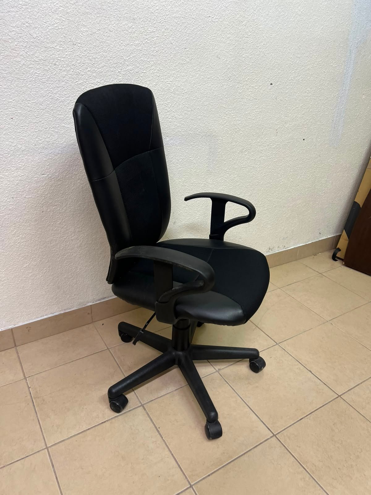 Black Ergonomic Office Chair with Mesh & Faux Leather Upholstery – Breathable Swivel Task Chair with Fixed Armrest - Image 7