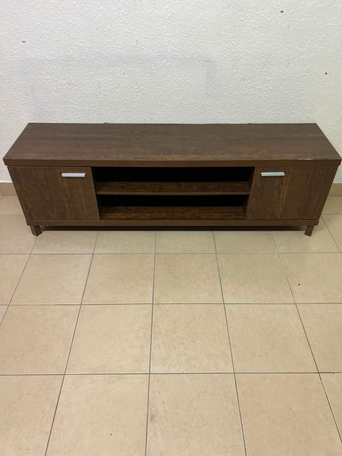 Dark Walnut TV Stand / Media Console with 2 Cabinets & 2 Open Shelves – Wood Grain Low-Profile Entertainment Center with Silver Handles