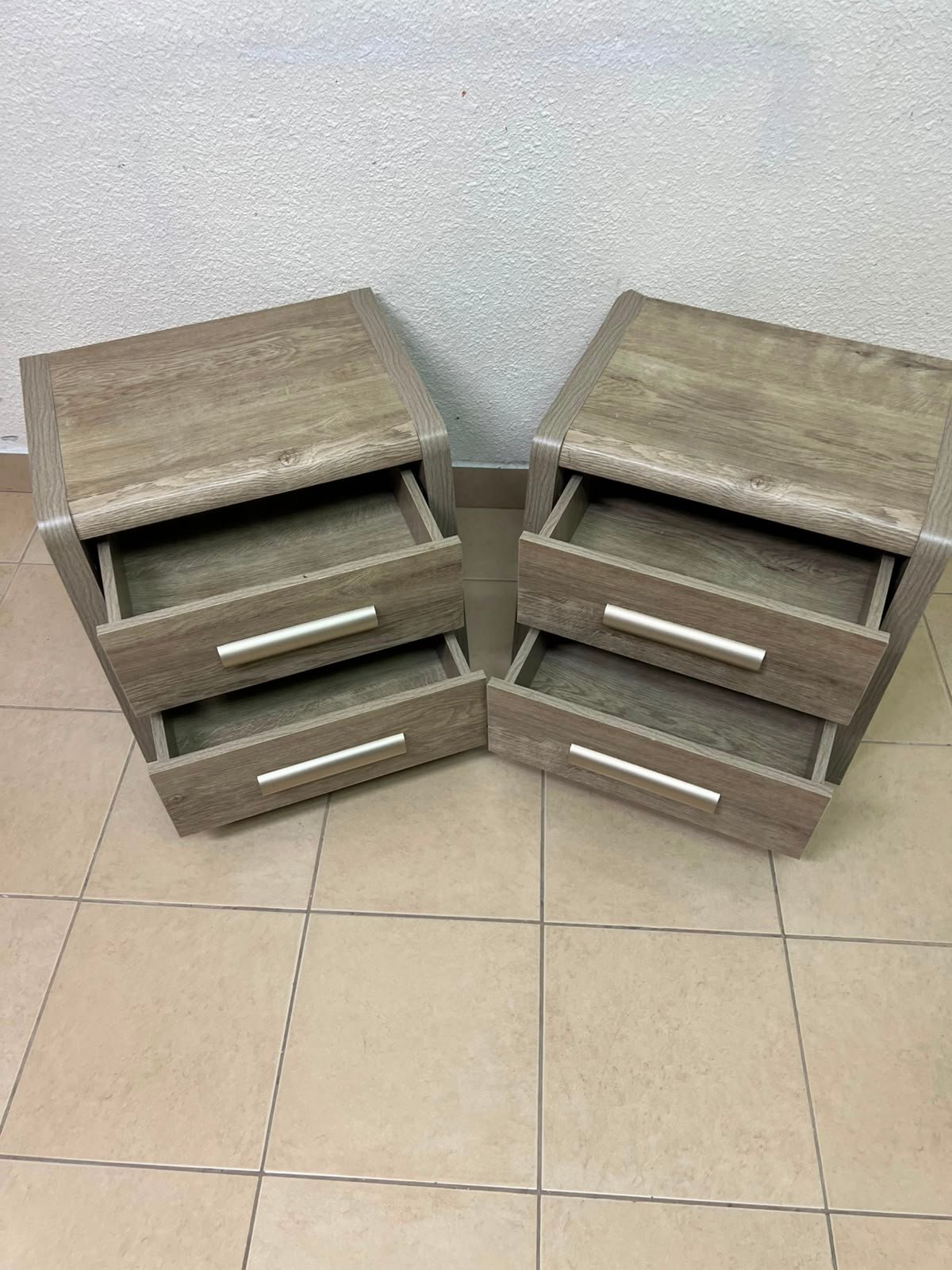 Set of 2 Grey Wood Grain 2-Drawer Nightstands – Modern Bedside Tables with Curved Edges & Silver Bar Handles - Image 6
