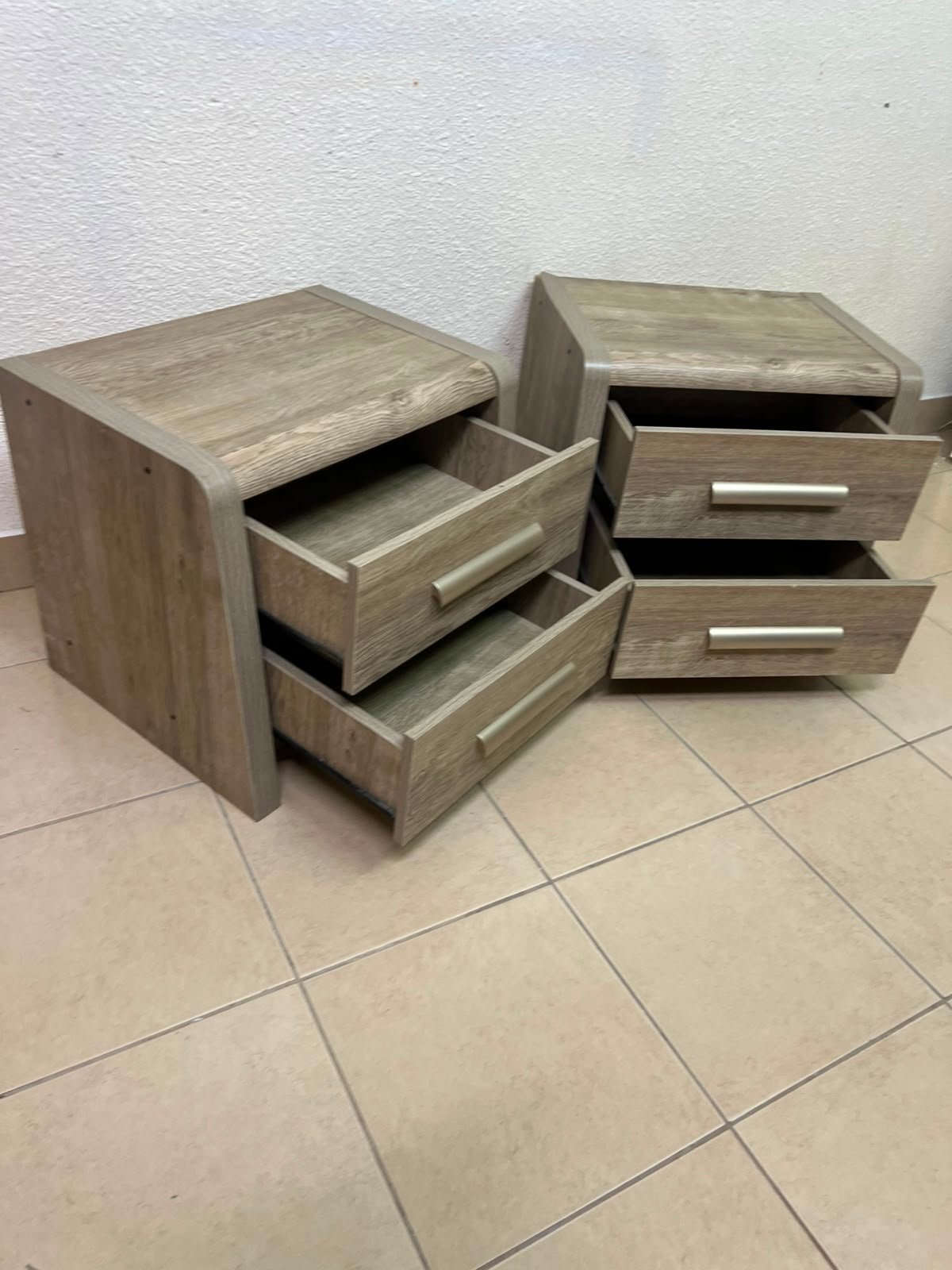 Set of 2 Grey Wood Grain 2-Drawer Nightstands – Modern Bedside Tables with Curved Edges & Silver Bar Handles - Image 9