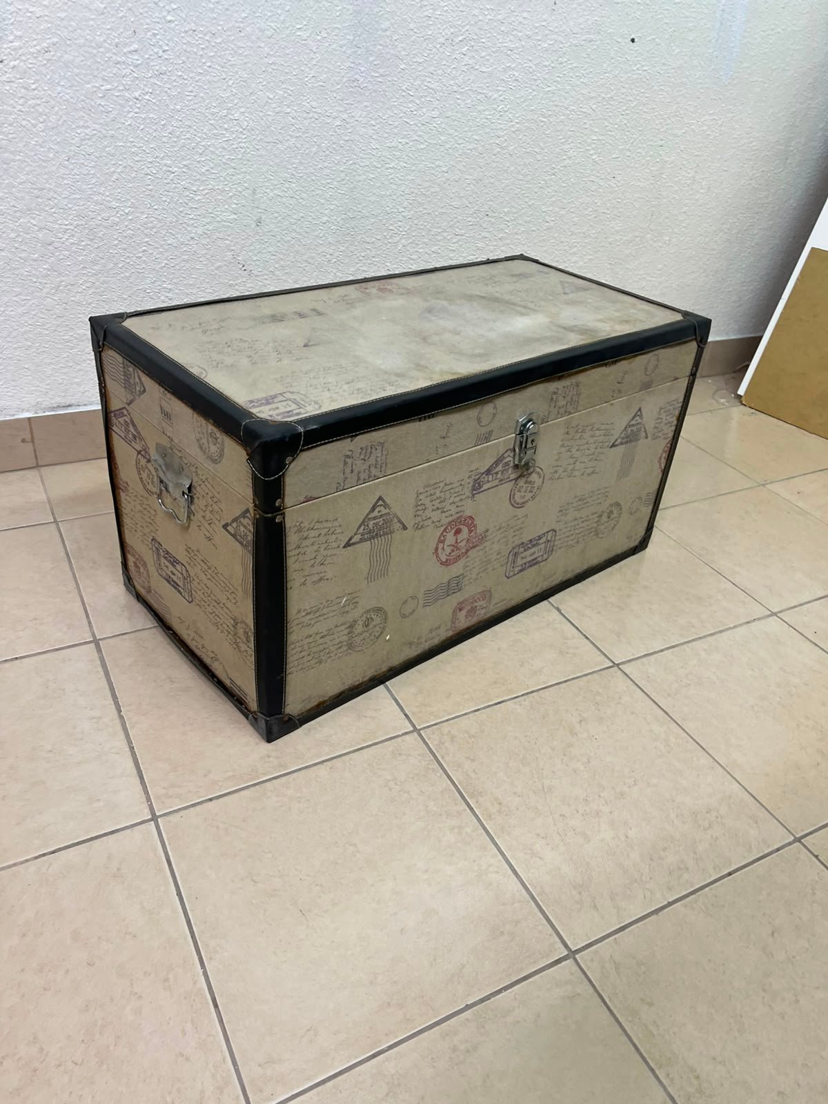 Vintage Travel Stamp Storage Trunk – Decorative Rectangular Chest with Black Trim & Silver Metal Latch - Image 2