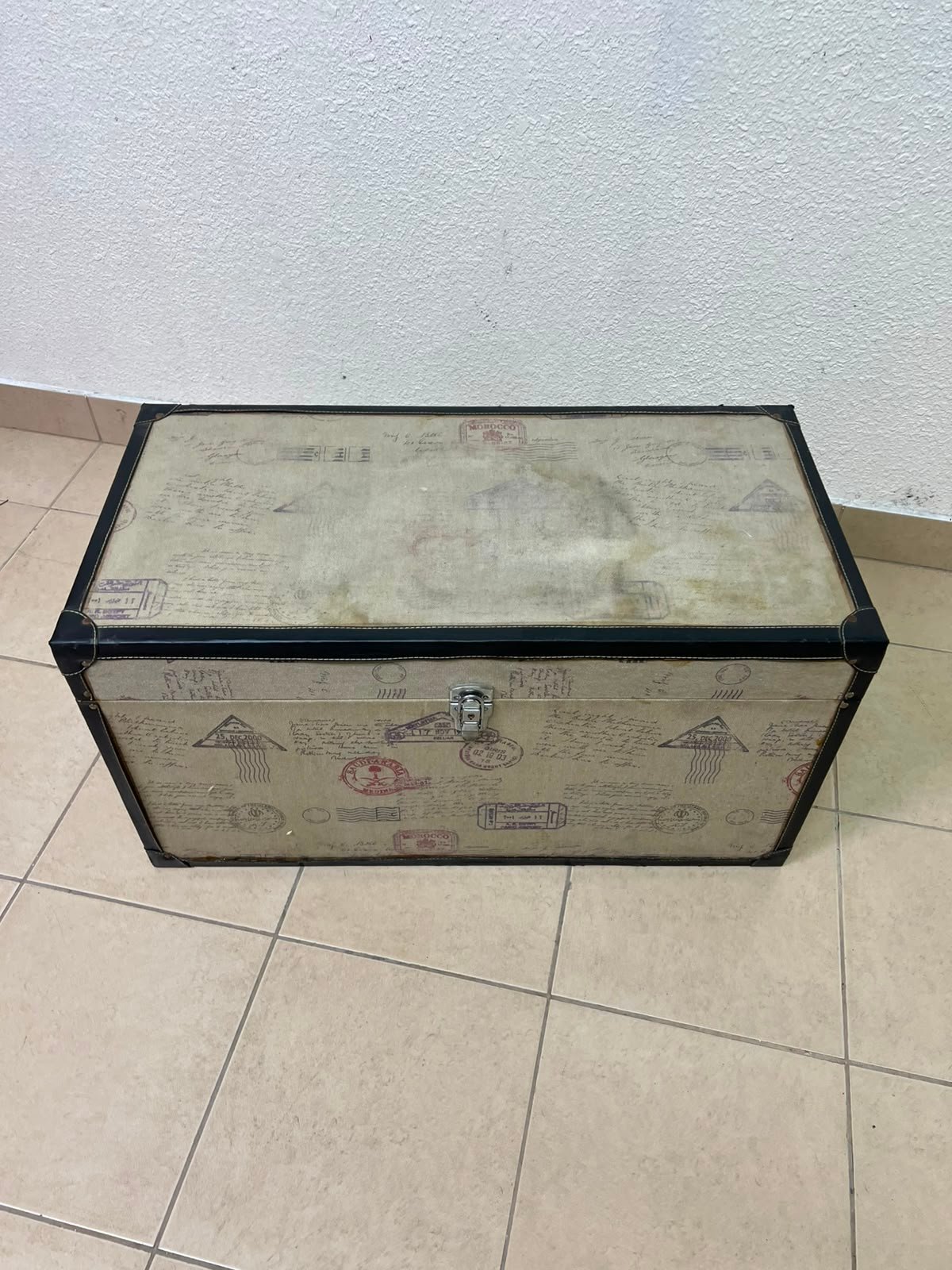 Vintage Travel Stamp Storage Trunk – Decorative Rectangular Chest with Black Trim & Silver Metal Latch - Image 3