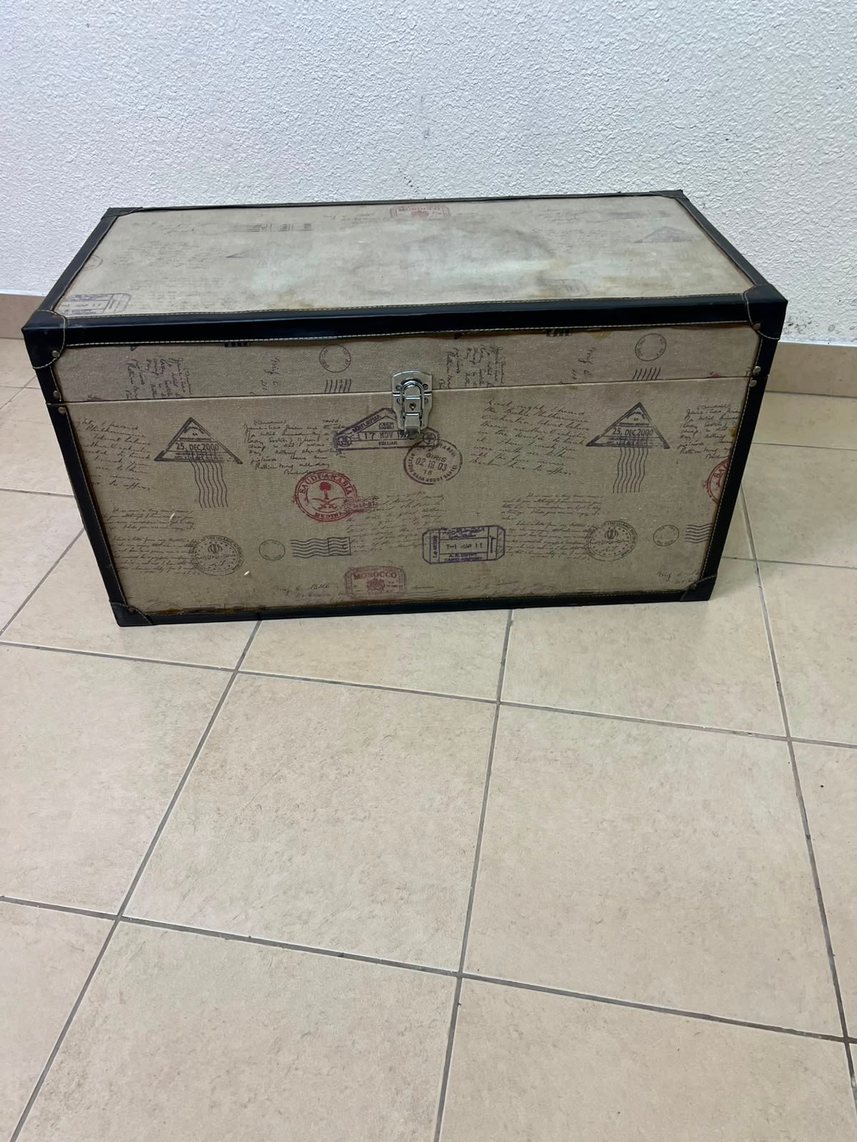 Vintage Travel Stamp Storage Trunk – Decorative Rectangular Chest with Black Trim & Silver Metal Latch