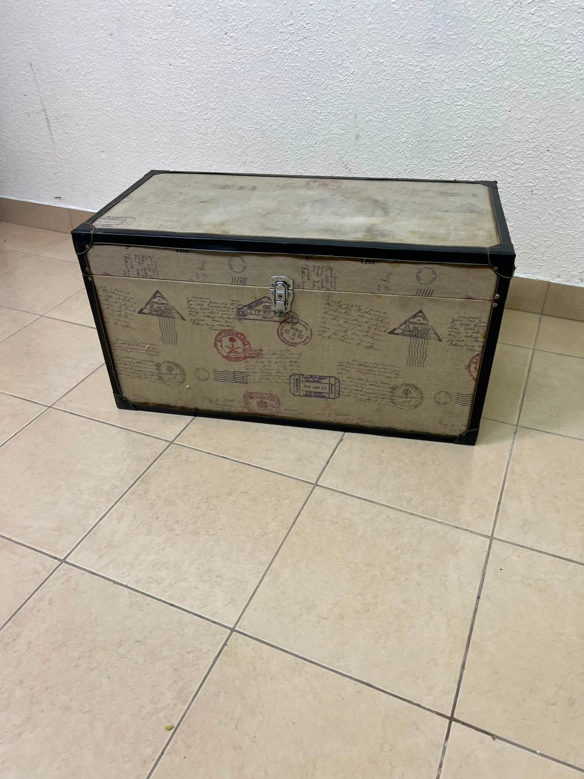 Vintage Travel Stamp Storage Trunk – Decorative Rectangular Chest with Black Trim & Silver Metal Latch - Image 8