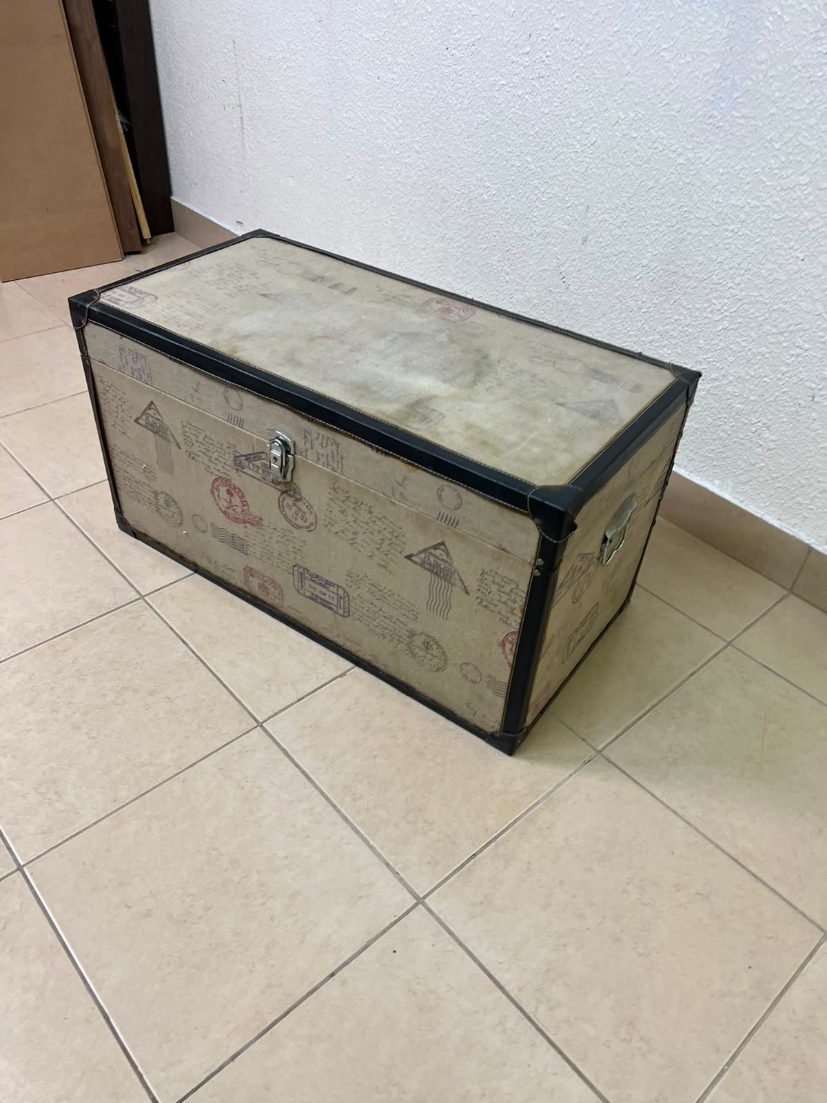 Vintage Travel Stamp Storage Trunk – Decorative Rectangular Chest with Black Trim & Silver Metal Latch - Image 9