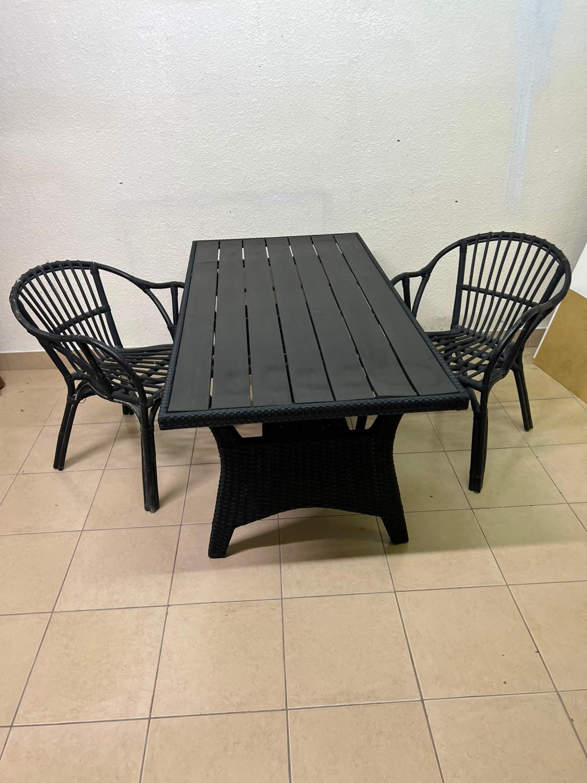 Modern Black 3-Piece Outdoor Dining Set – Rectangular Slatted Table & 2 Curved Wicker Armchairs for Patio, Garden & Balcony