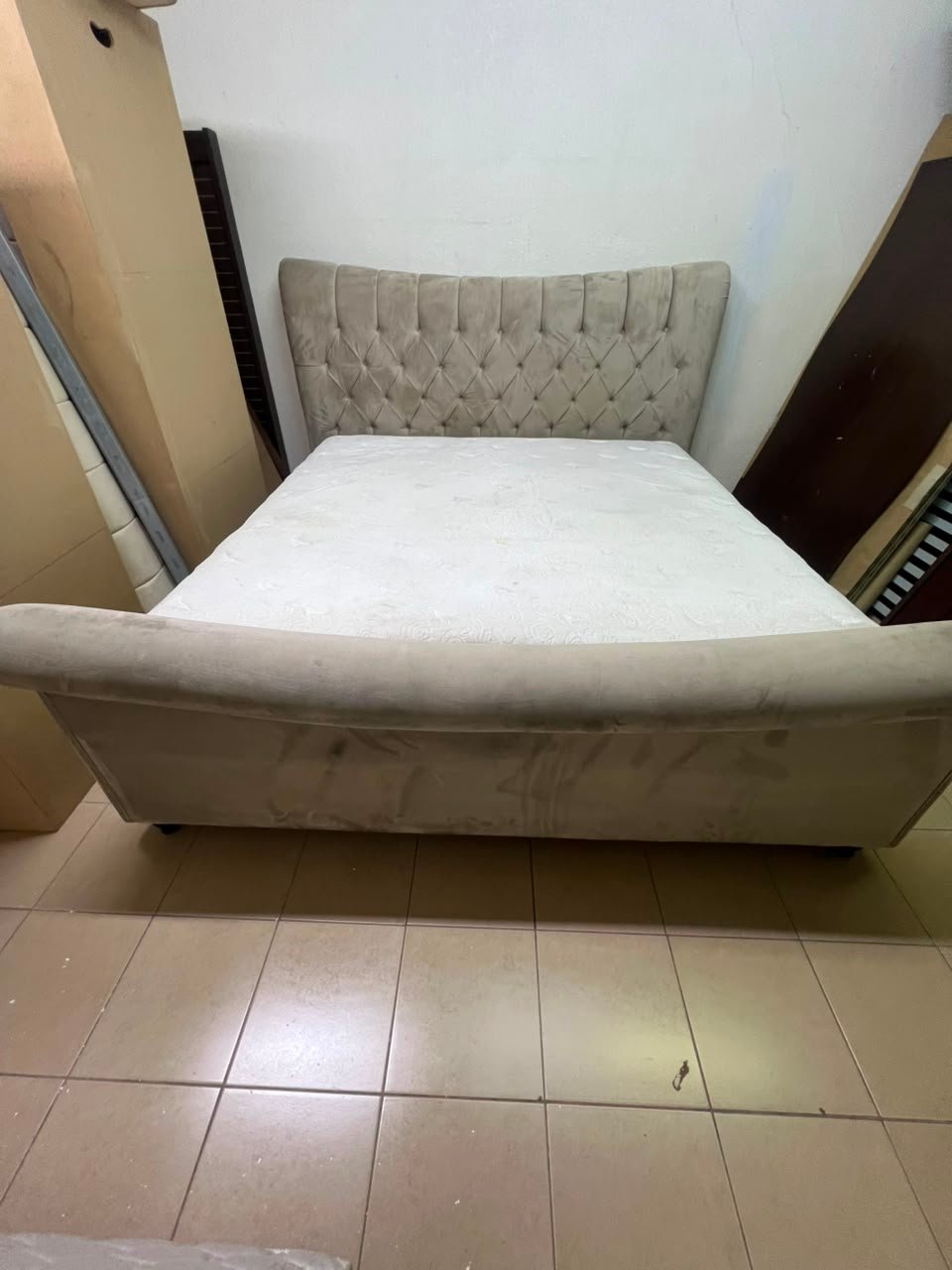 A classic diamond-patterned quilted bed with a mattress featuring soft velvet fabric in beige or gray. - Image 6