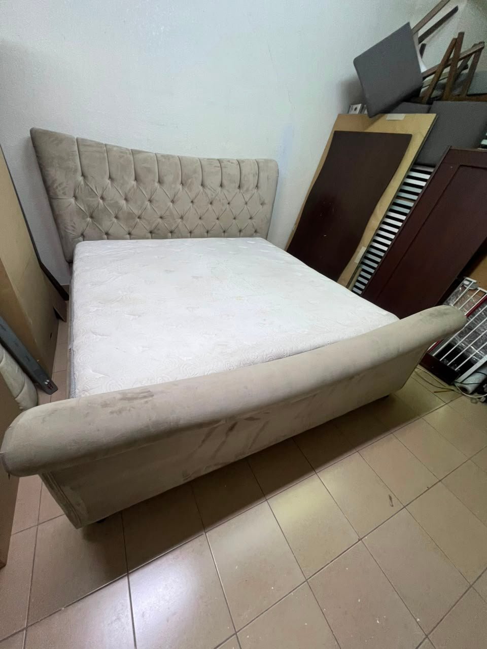 A classic diamond-patterned quilted bed with a mattress featuring soft velvet fabric in beige or gray. - Image 7