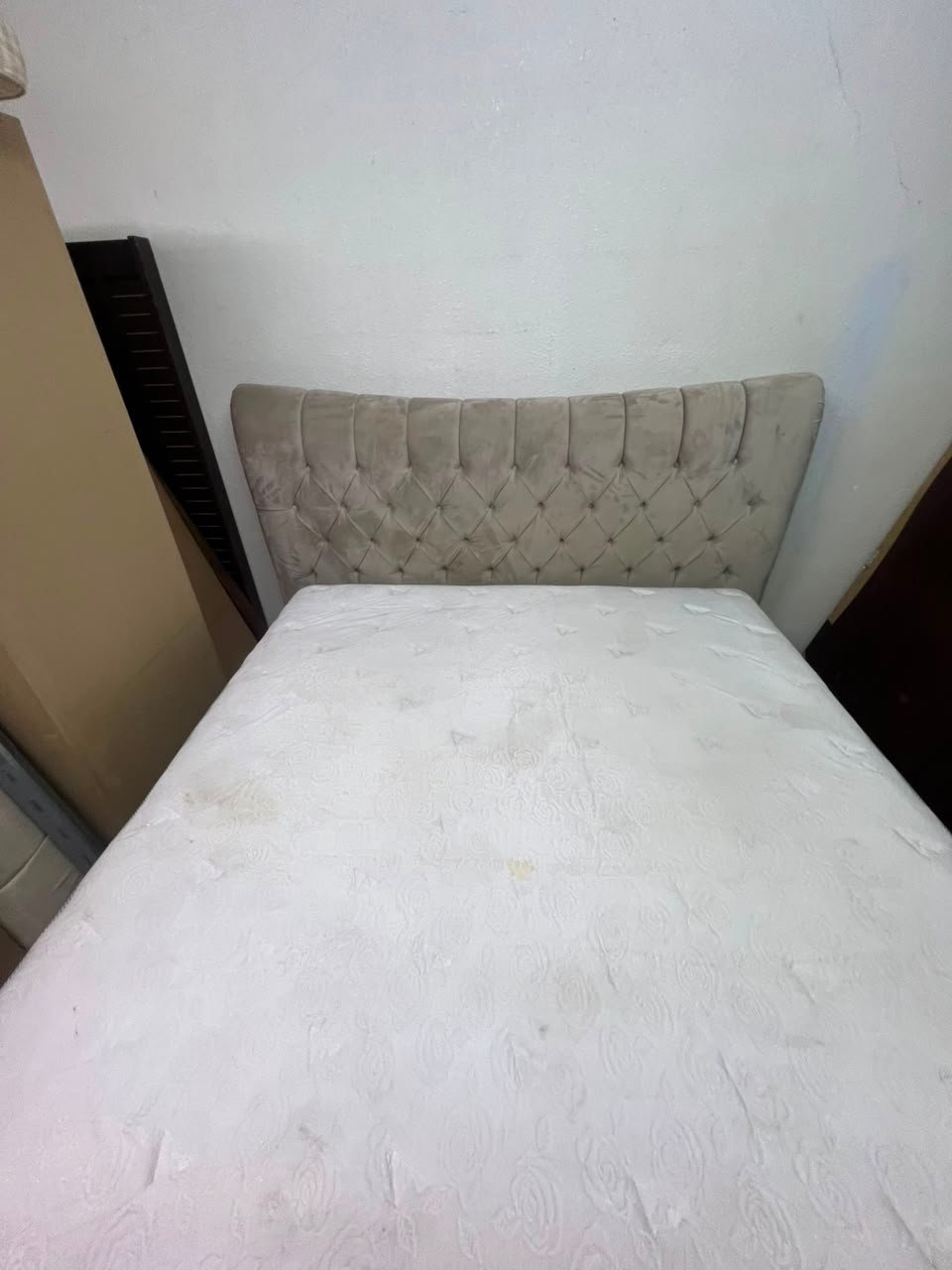 A classic diamond-patterned quilted bed with a mattress featuring soft velvet fabric in beige or gray. - Image 13