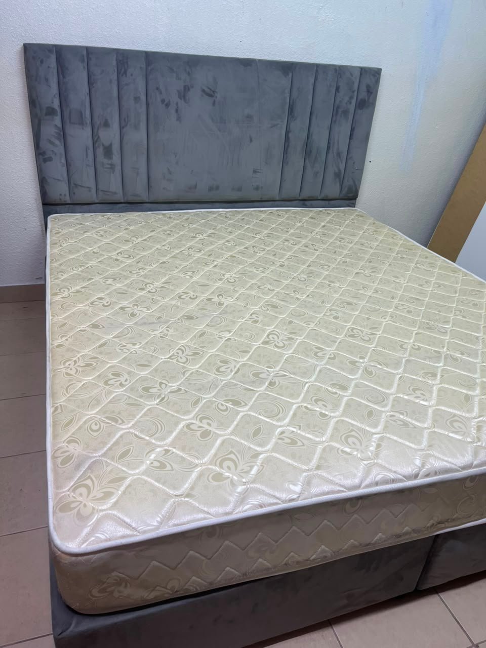 Complete Upholstered Grey Bed Set – Vertical Channel-Tufted Headboard, Cream Quilted Mattress & Matching Dark Grey Divan Base - Image 4