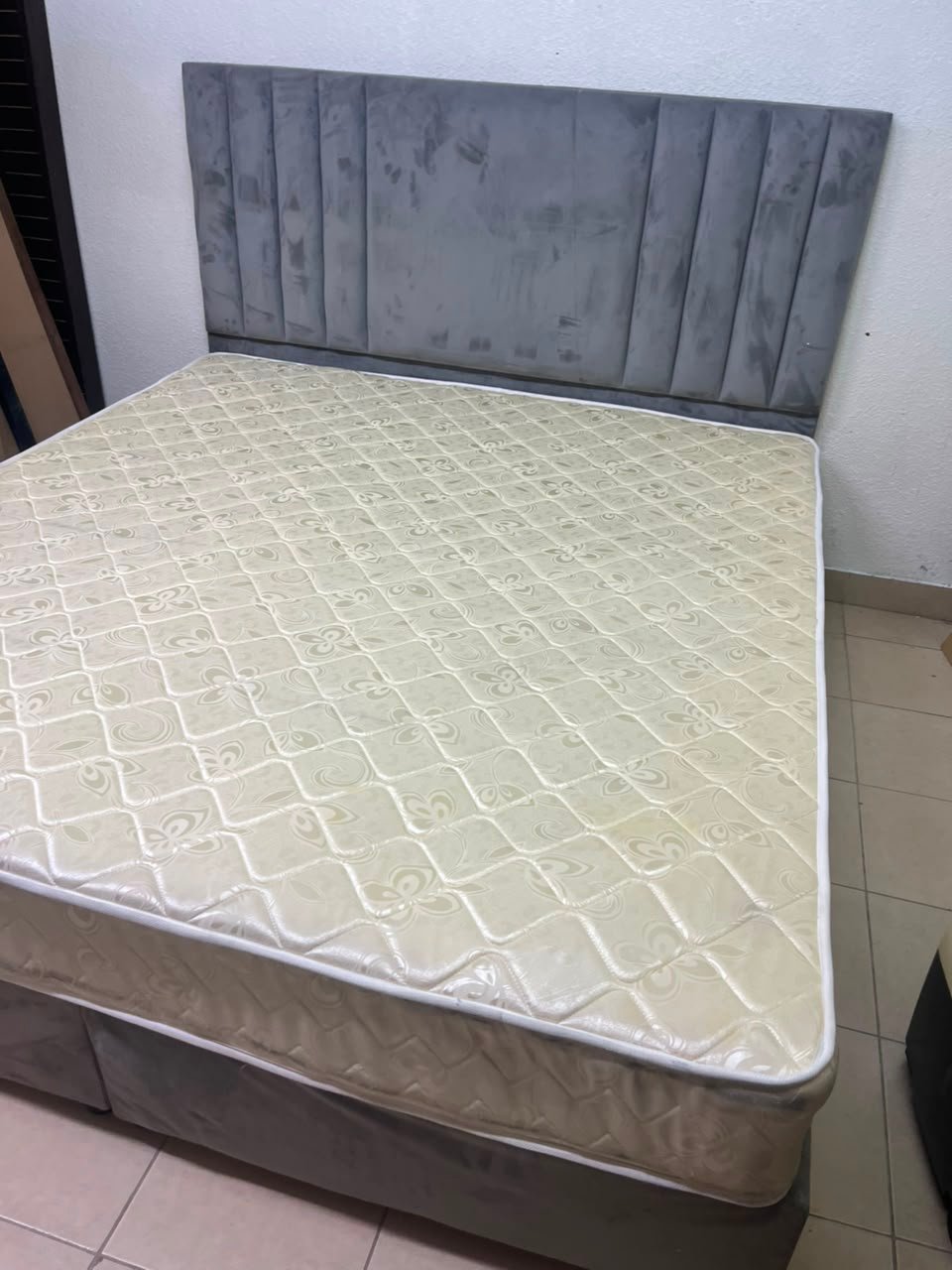 Complete Upholstered Grey Bed Set – Vertical Channel-Tufted Headboard, Cream Quilted Mattress & Matching Dark Grey Divan Base - Image 6
