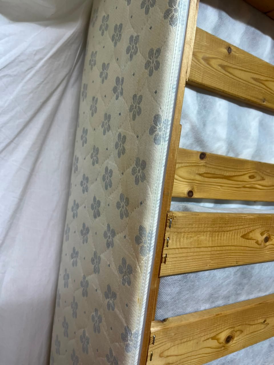 IKEA SULTAN Mattress with White Fitted Sheet – Quilted Cream Fabric with Grey Floral Pattern - Image 4