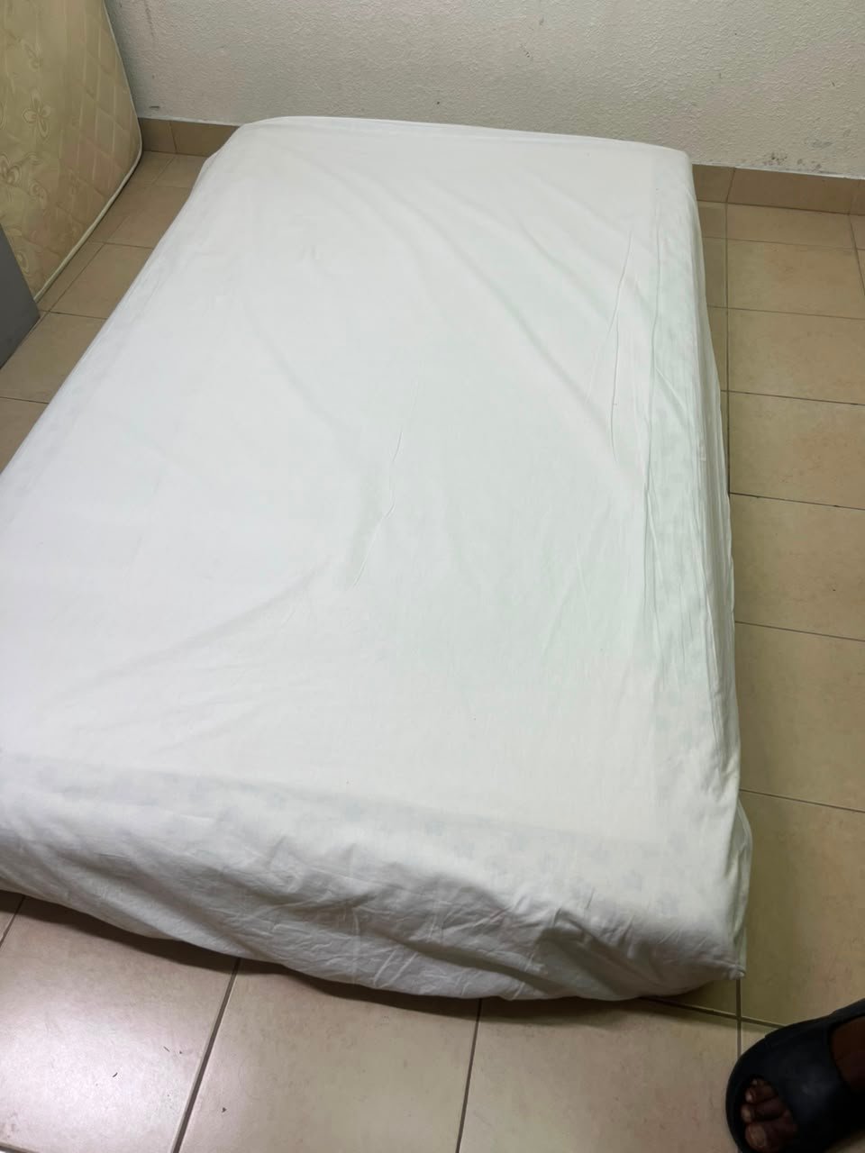 IKEA SULTAN Mattress with White Fitted Sheet – Quilted Cream Fabric with Grey Floral Pattern - Image 5