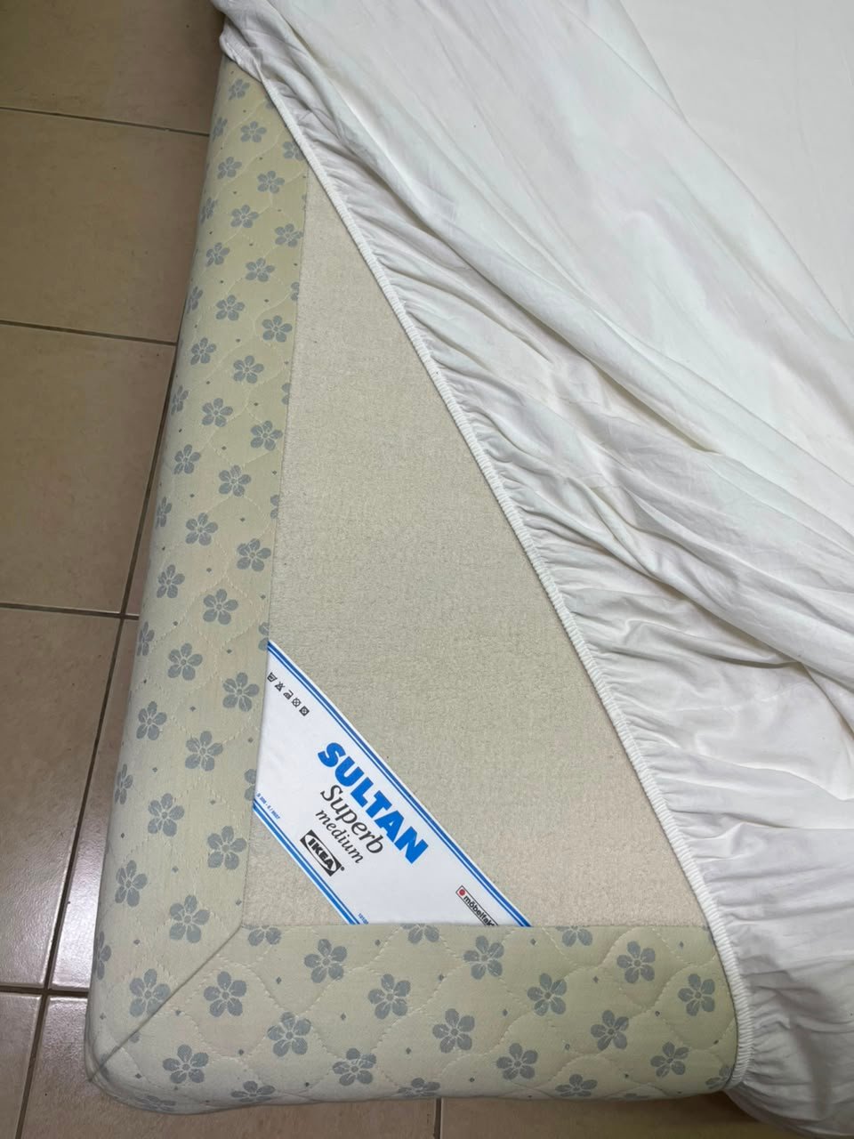 IKEA SULTAN Mattress with White Fitted Sheet – Quilted Cream Fabric with Grey Floral Pattern - Image 6