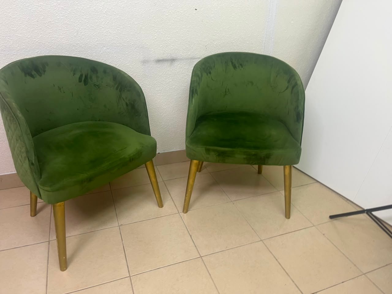 Set of 2 Olive Green Velvet Tub Chairs – Mid-Century Modern Accent Seating with Gold/Brass Tapered Legs - Image 4