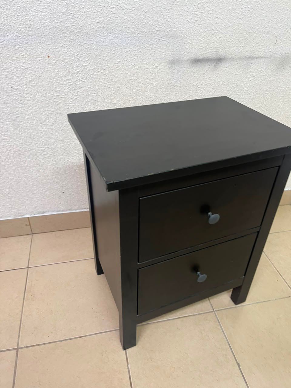 Minimalist Dark Charcoal 2-Drawer Nightstand – Modern Bedside Table with Contrast Round Knobs & Sturdy Square Legs - Image 2