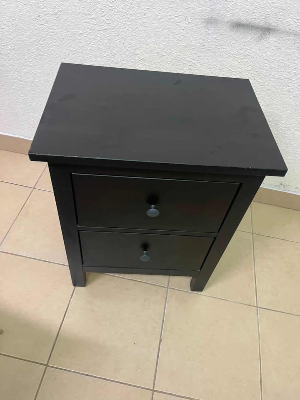 Minimalist Dark Charcoal 2-Drawer Nightstand – Modern Bedside Table with Contrast Round Knobs & Sturdy Square Legs - Image 5