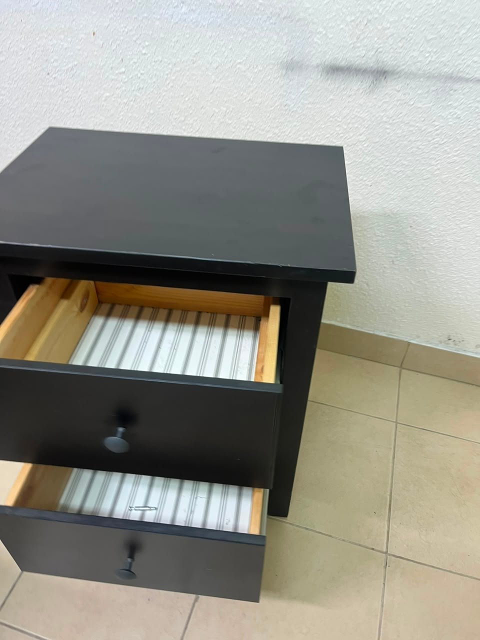 Minimalist Dark Charcoal 2-Drawer Nightstand – Modern Bedside Table with Contrast Round Knobs & Sturdy Square Legs - Image 7