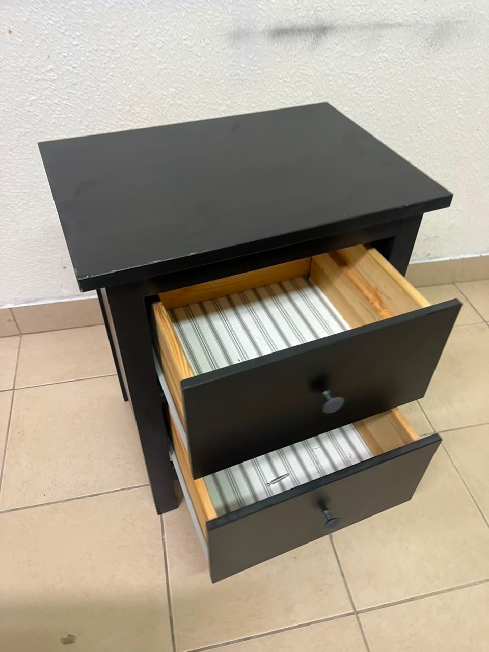 Minimalist Dark Charcoal 2-Drawer Nightstand – Modern Bedside Table with Contrast Round Knobs & Sturdy Square Legs - Image 9