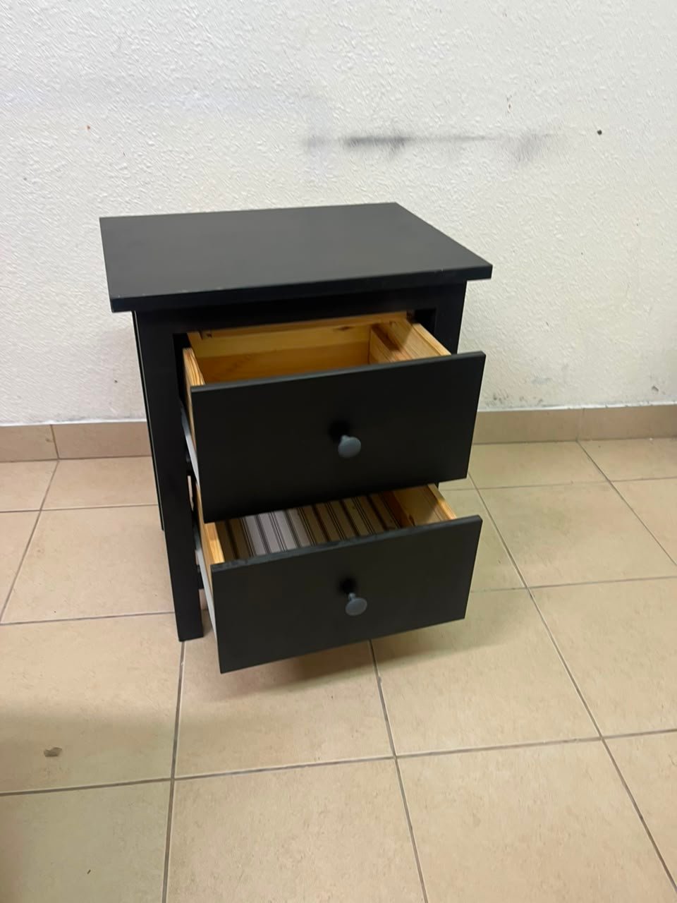 Minimalist Dark Charcoal 2-Drawer Nightstand – Modern Bedside Table with Contrast Round Knobs & Sturdy Square Legs - Image 10