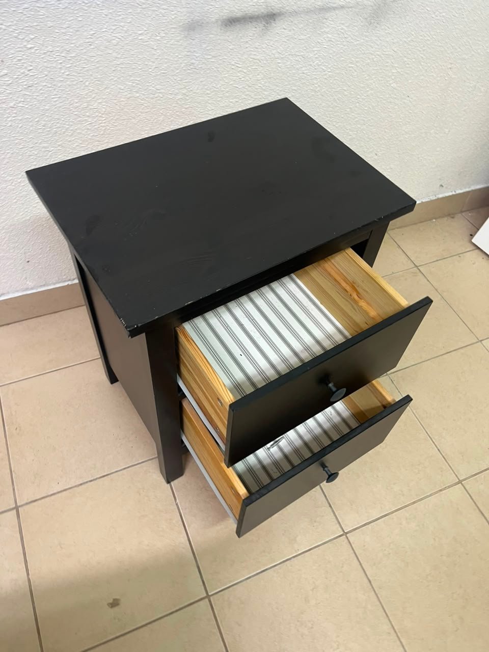 Minimalist Dark Charcoal 2-Drawer Nightstand – Modern Bedside Table with Contrast Round Knobs & Sturdy Square Legs - Image 12