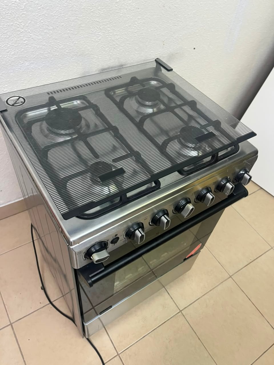 Midea Freestanding 4-Burner Gas Cooker with Oven – Stainless Steel Stove with Foldable Glass Lid & Storage Drawer - Image 9
