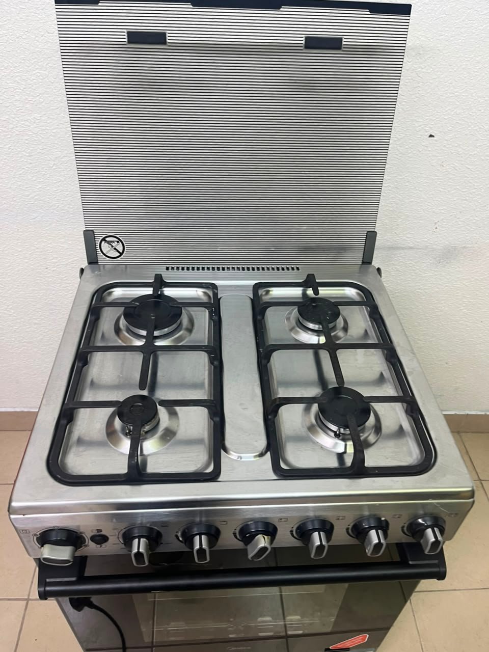 Midea Freestanding 4-Burner Gas Cooker with Oven – Stainless Steel Stove with Foldable Glass Lid & Storage Drawer - Image 12