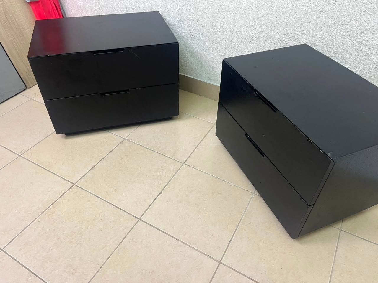 Set of 2 Minimalist Black 2-Drawer Nightstands – Modern Bedside Tables with Handleless Design & Recessed Plinth Base - Image 4