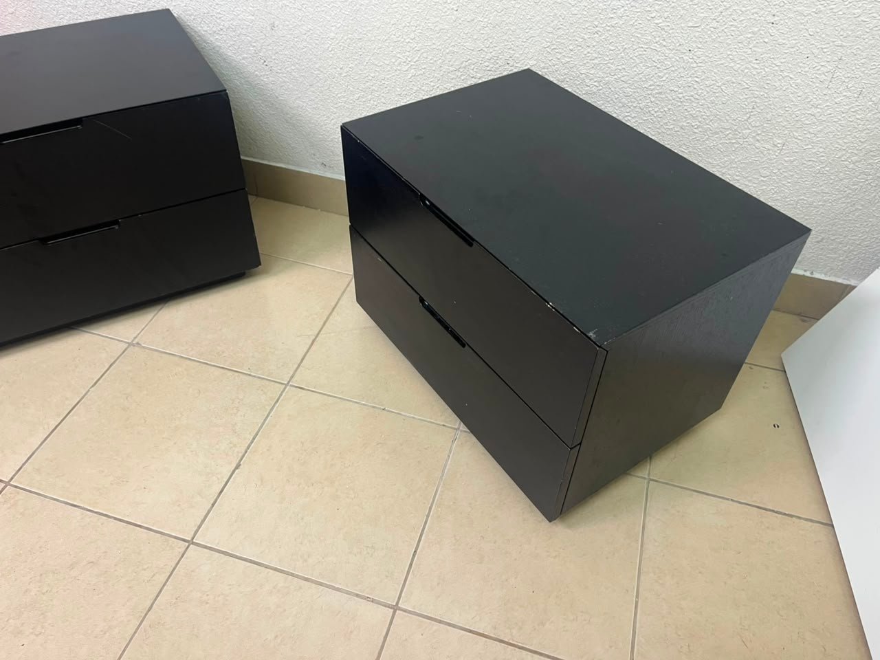 Set of 2 Minimalist Black 2-Drawer Nightstands – Modern Bedside Tables with Handleless Design & Recessed Plinth Base - Image 8