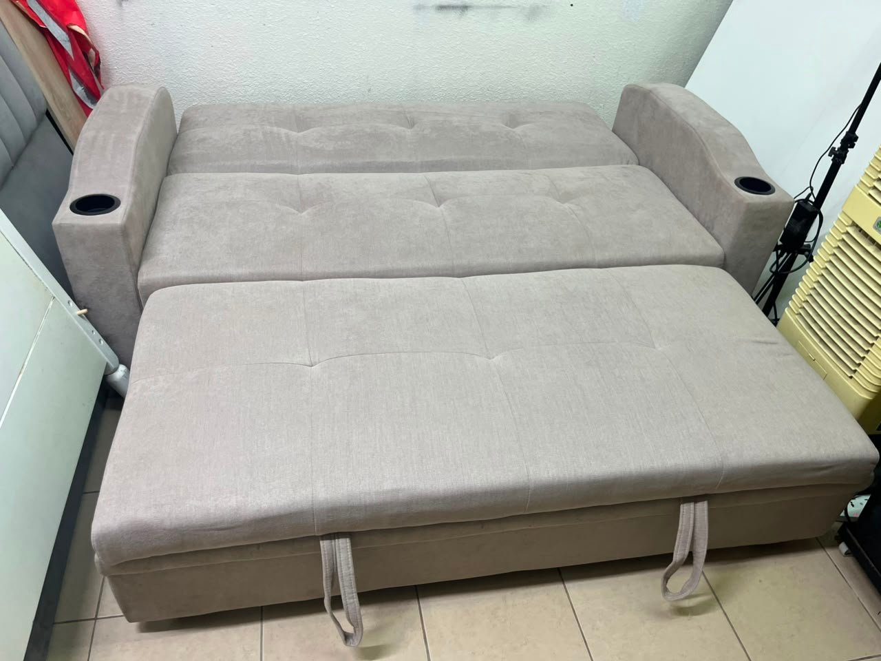Modern Beige Convertible Sofa Bed with Cup Holders – Plush Tufted Futon with Pull-Out Storage / Sleeper Function for Apartments & Guest Rooms - Image 4