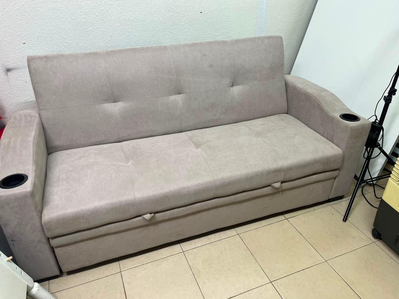 Modern Beige Convertible Sofa Bed with Cup Holders – Plush Tufted Futon with Pull-Out Storage / Sleeper Function for Apartments & Guest Rooms - Image 8