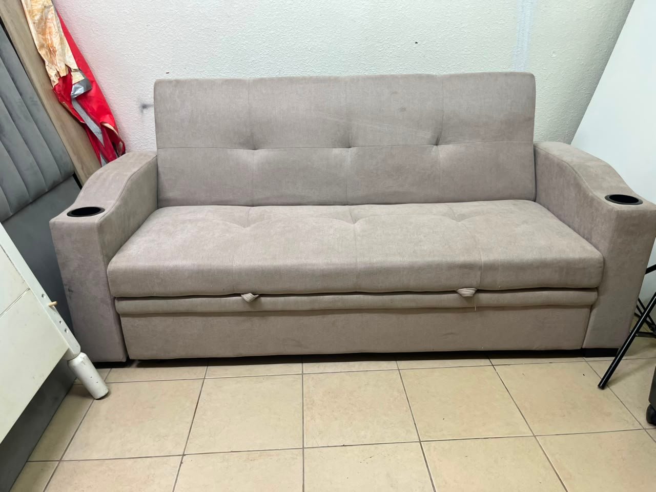Modern Beige Convertible Sofa Bed with Cup Holders – Plush Tufted Futon with Pull-Out Storage / Sleeper Function for Apartments & Guest Rooms - Image 11
