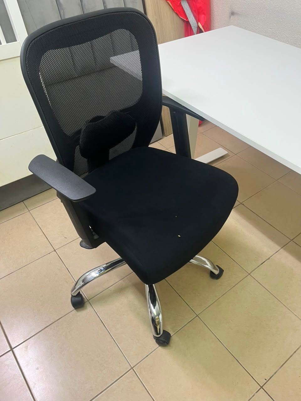 Ergonomic Black Mesh Office Chair – Adjustable Lumbar Support Dial, Flip-Up Armrests & Chrome Base - Image 8