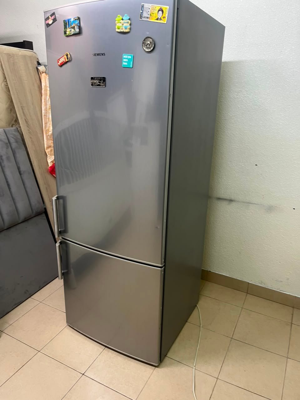 Siemens Bottom-Freezer Refrigerator – Stainless Steel Finish with Premium Vertical Handles & Spacious Storage - Image 4