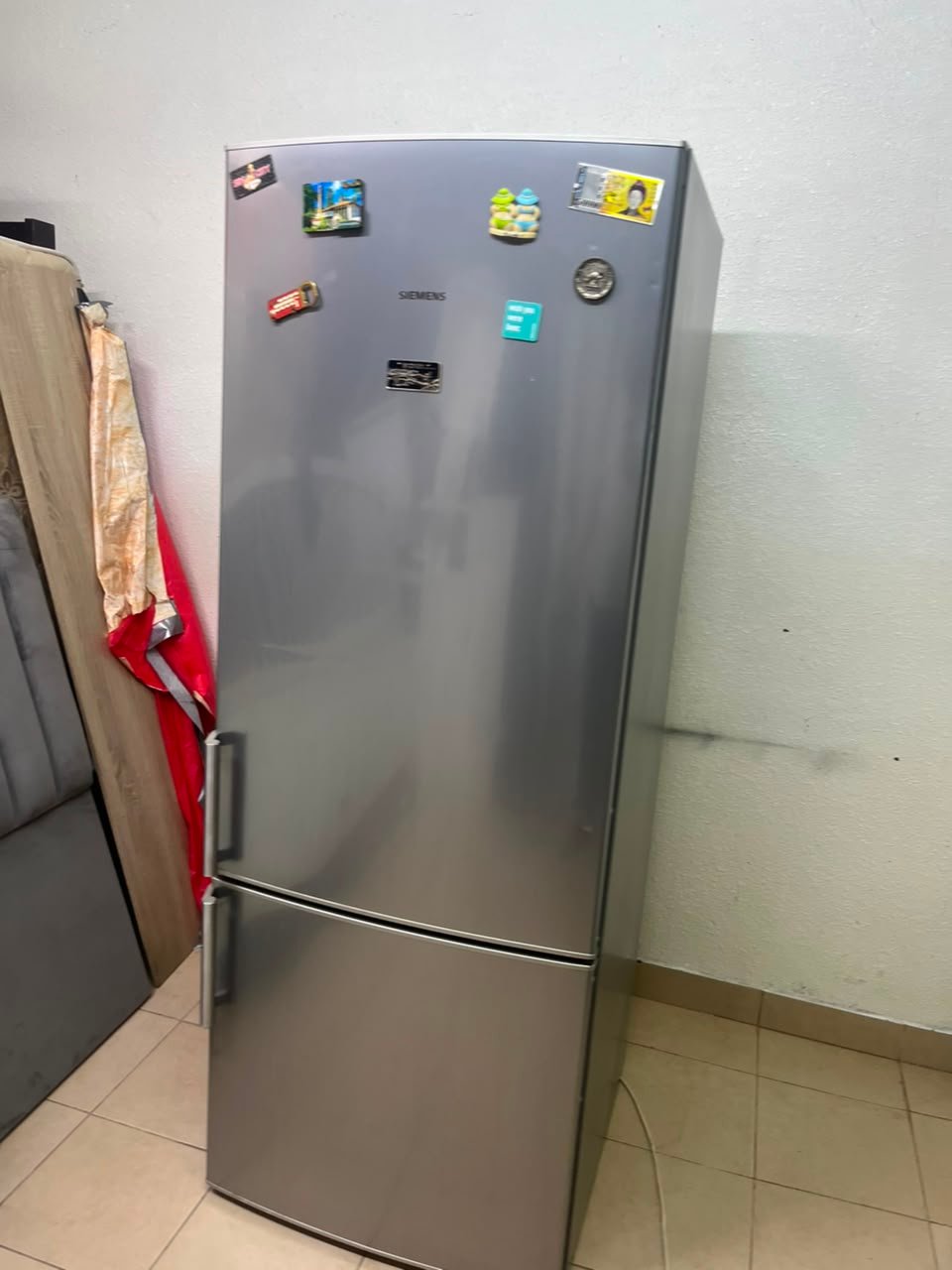 Siemens Bottom-Freezer Refrigerator – Stainless Steel Finish with Premium Vertical Handles & Spacious Storage - Image 6