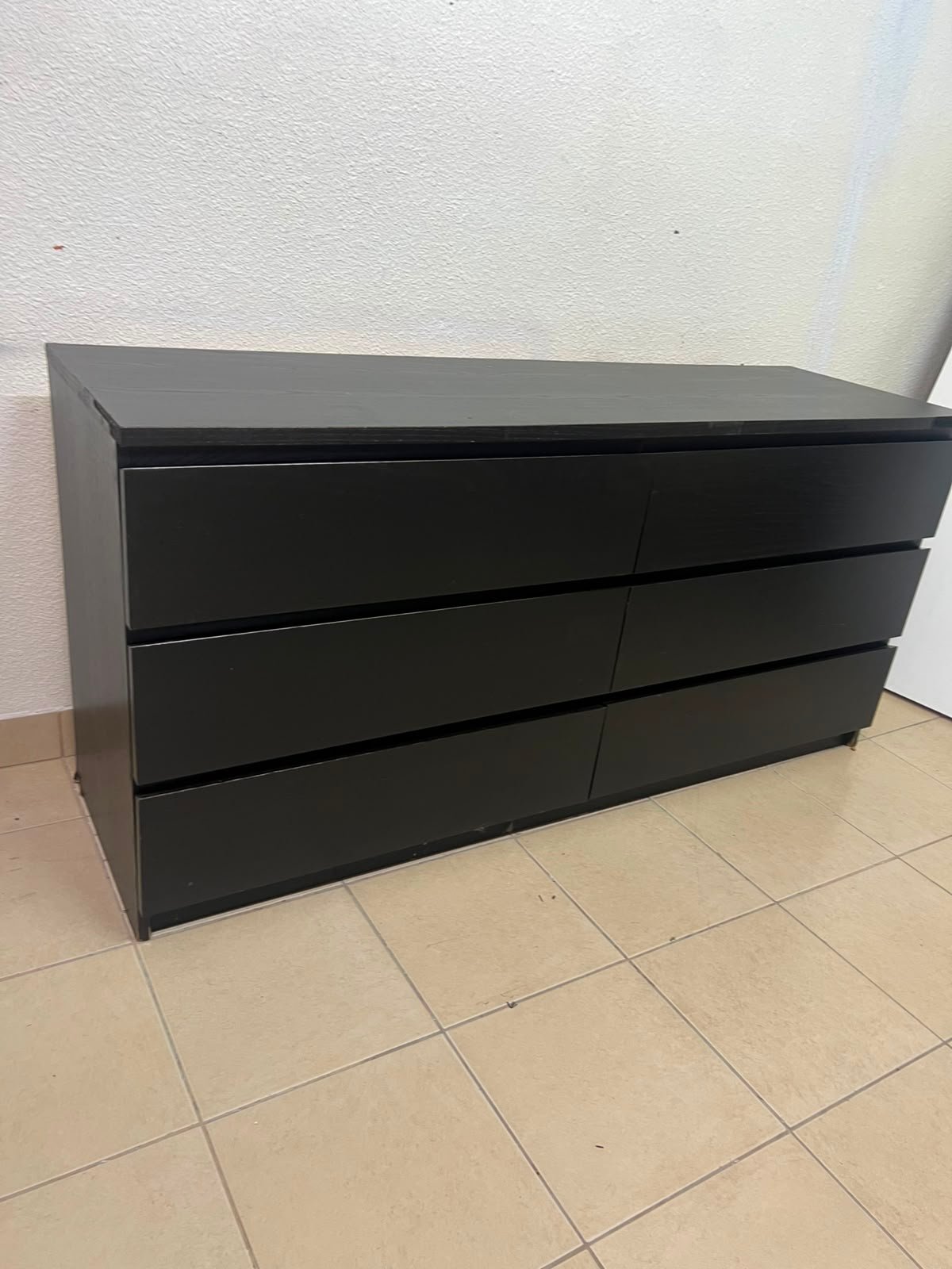 Minimalist Black 6-Drawer Dresser / Wide Chest – Handleless Design with Integrated Recessed Pulls & Low-Profile Base - Image 3