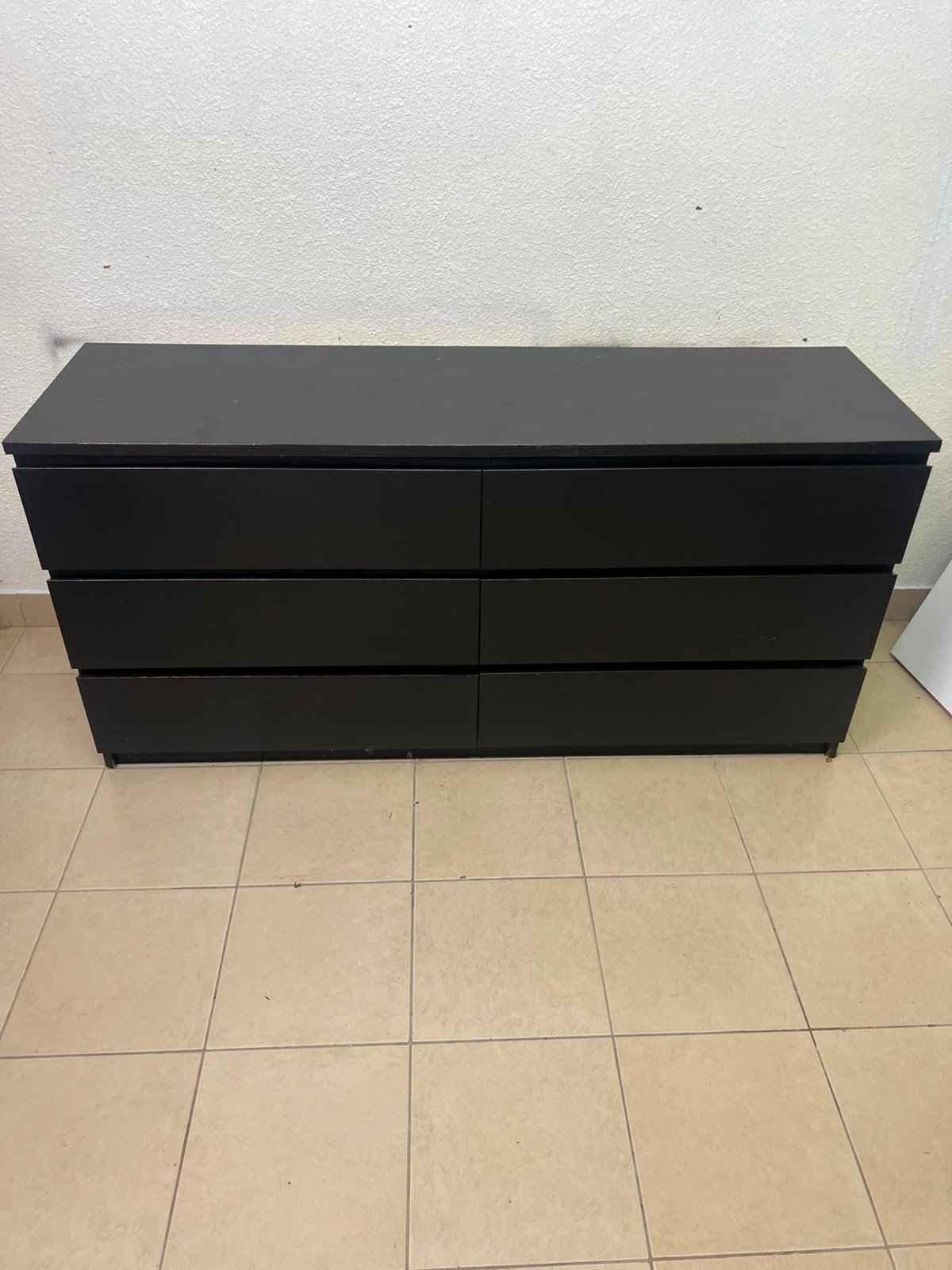 Minimalist Black 6-Drawer Dresser / Wide Chest – Handleless Design with Integrated Recessed Pulls & Low-Profile Base - Image 4