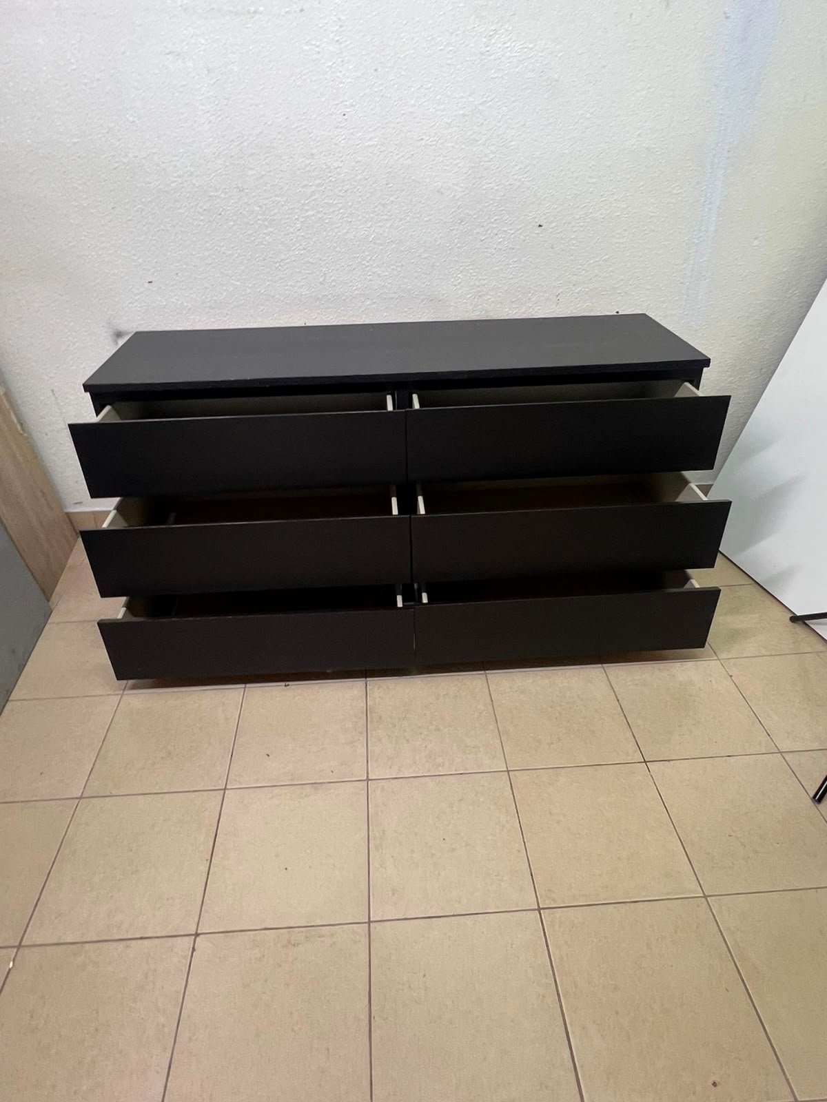Minimalist Black 6-Drawer Dresser / Wide Chest – Handleless Design with Integrated Recessed Pulls & Low-Profile Base - Image 5
