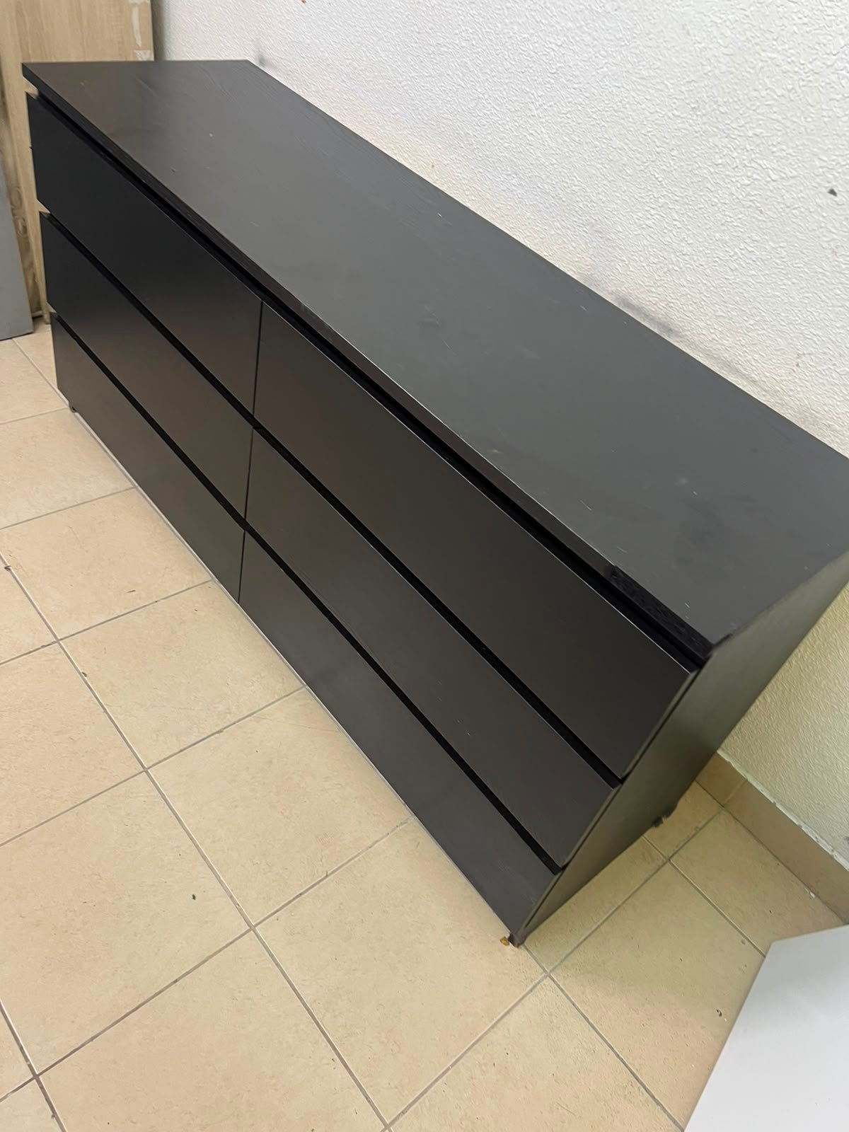 The MALM chest of drawers from IKEA, in black and brown, features a simple and modern design. - Image 2