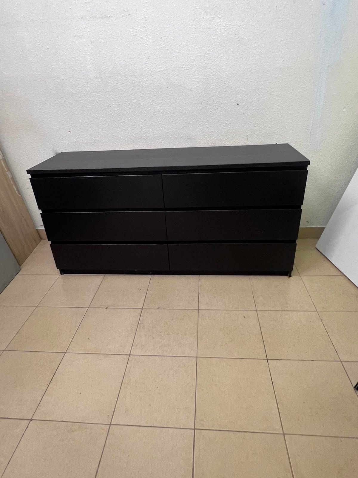 The MALM chest of drawers from IKEA, in black and brown, features a simple and modern design. - Image 9