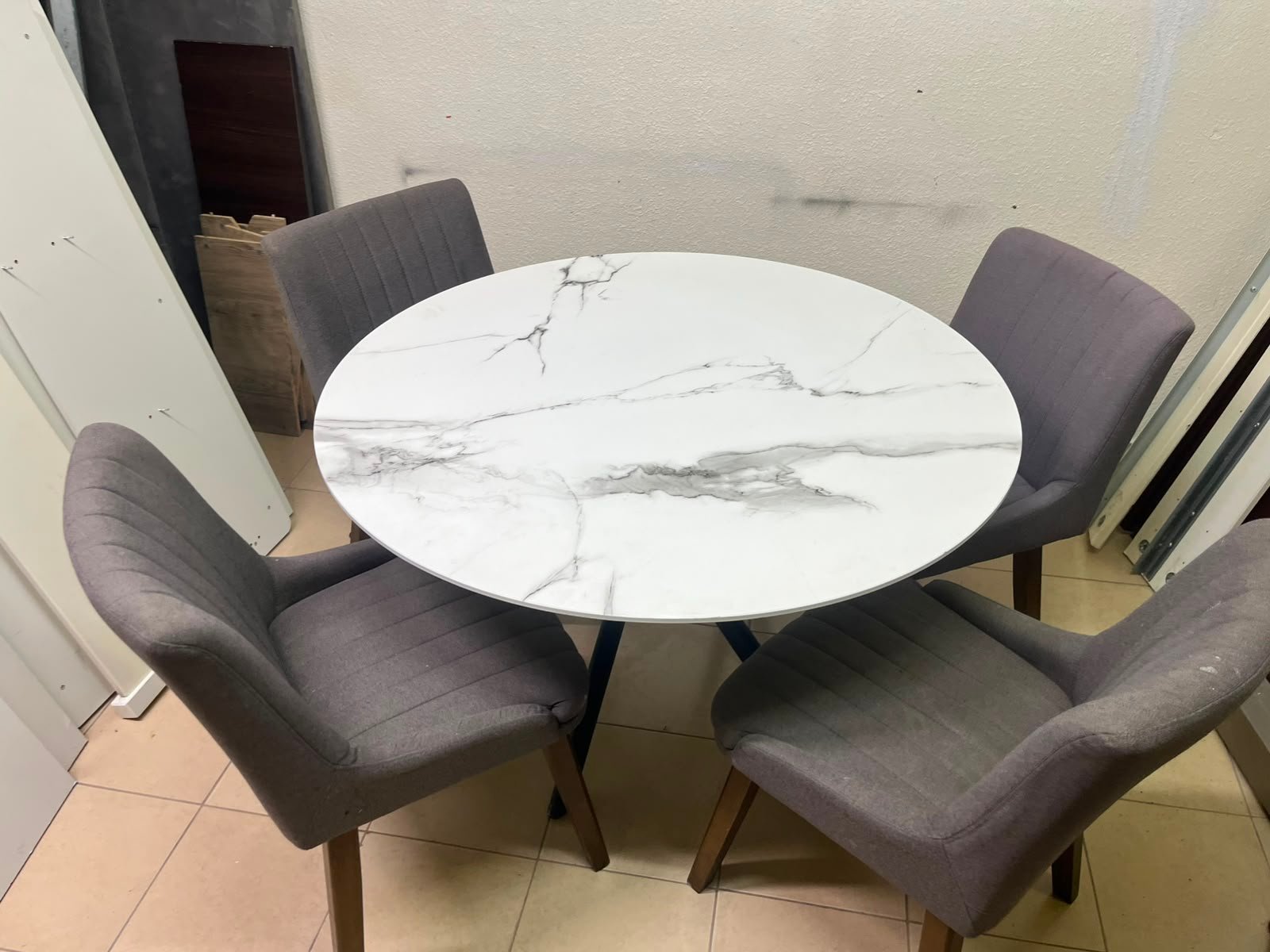 5-Piece Modern Dining Set – White Faux Marble Round Table with Black Metal Base & 4 Grey Upholstered Chairs with Wood Legs