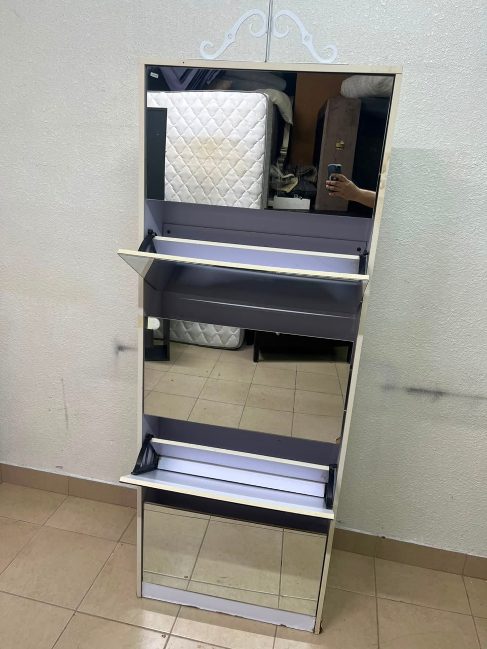 White Wall-Mounted / Over-the-Door Jewelry Armoire with Full-Length Mirror – Lockable Storage Cabinet with Decorative Crown Hook & Multi-Tier Glass Shelves - Image 12